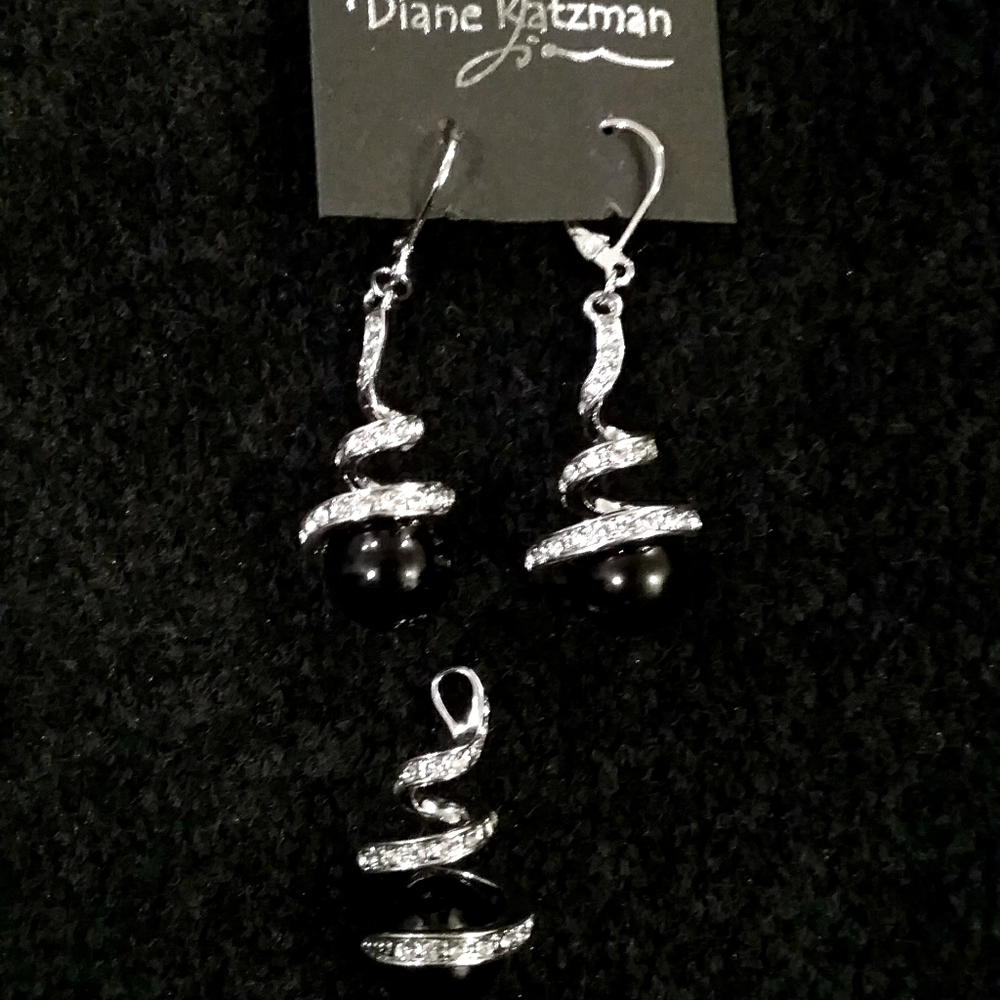 Beautiful earrings with match pendant